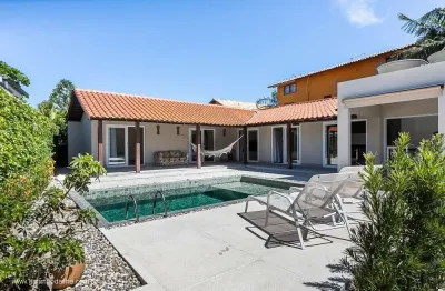 Imóvel de luxo à venda em florianópolis-sc, campeche: 4 quartos, 4 suítes, 3 salas, 5 banheiros, 4 vagas, 173m²
