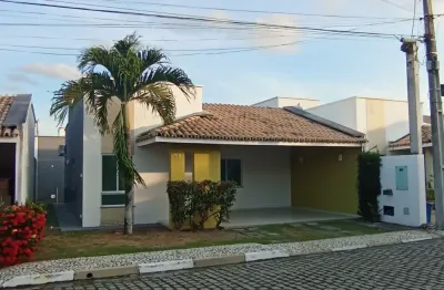 Casa em condomínio com 3 quartos sendo um suíte com armários e ar condicionado