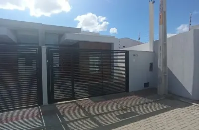 Linda casa com 3 quartos sendo um suite, pertinho do shopping avenida