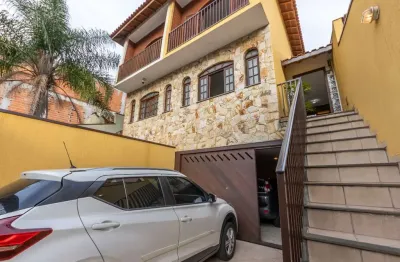 Sobrado para venda em vila comercial com 3 quartos, sendo 1 suíte, 156m²