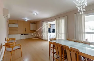 Apartamento de 127m, 3 dormitórios, 1 suíte, 2 vagas, 4 banheiros, 2 salas.