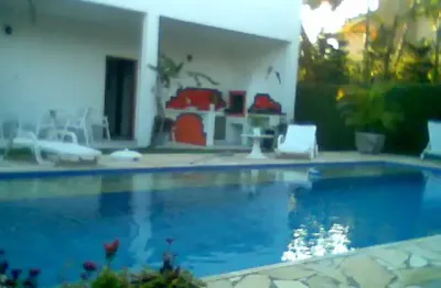 Casa com piscina 4x8m individual em condominio de alto padrão-4 suites 5 vagas