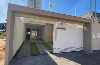 Casa térrea com piscina - 143m² com 3 quartos, sendo 2 suítes, no jardim atlântico