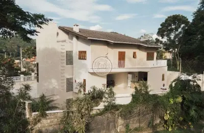 Casa com 4 quartos para alugar na Rua Francisco Bocato, 001, Taboão, São Roque
