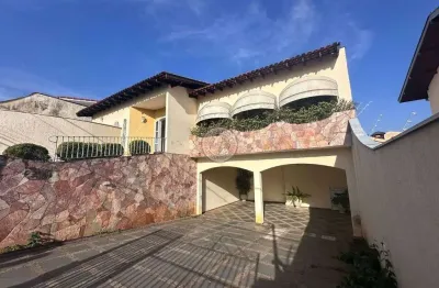 ??charmosa casa semi terrea na cidade de sao roque, localizada em um dos bairros mais nobre.