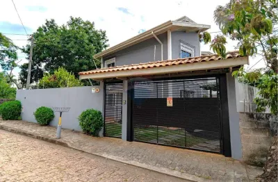 Casa excelente localização, 3 dormitórios, sendo 1 suíte, no centro de jarinu: a casa mais charmosa da cidade!