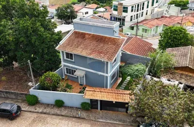 Casa excelente localização, 3 dormitórios, sendo 1 suíte, no centro de jarinu: a casa mais charmosa da cidade!