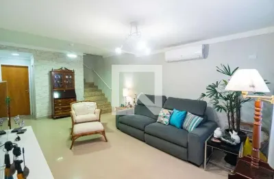 Casa com 3 quartos para alugar na Rua Doutor Renan Basto, Jabaquara, São Paulo