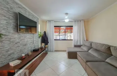 Casa com 3 quartos para alugar na Rua Budapeste, Sacomã, São Paulo