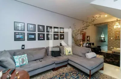 Casa com 3 quartos para alugar na Rua Padre Chico, Santo Amaro, São Paulo