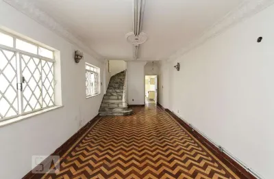 Casa com 3 quartos para alugar na Rua Redenção, Belém, São Paulo