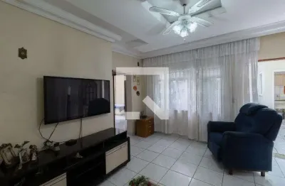 Casa com 2 quartos para alugar na Rua Nhamunda, Vila Dalila, São Paulo