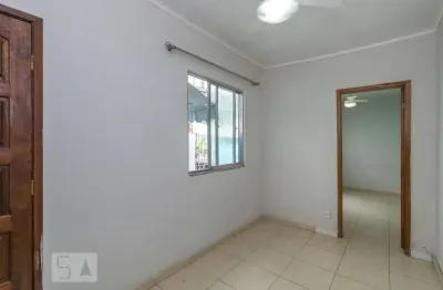 Casa com 1 quarto para alugar na Rua Licínio Barcelos, Irajá, Rio de Janeiro