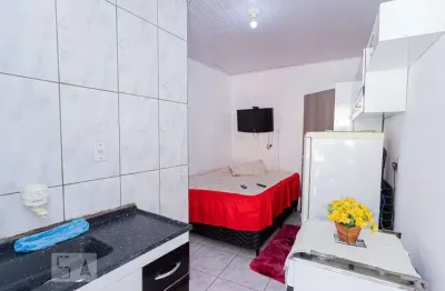 Casa com 1 quarto para alugar na Rua Artest Peres, Vila Zat, São Paulo