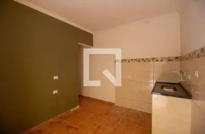 Casa com 2 quartos para alugar na Rua Jacinto Estivão, Jaraguá, São Paulo