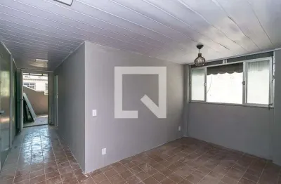 Casa com 1 quarto para alugar na Rua Barreiros, Ramos, Rio de Janeiro