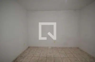 Kitnet / stúdio para alugar na rua josé de queiros, bento ribeiro, rio de janeiro por r$ 580