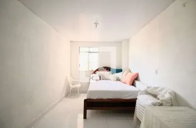 Kitnet / stúdio para alugar na rua jaime guimarães, barbalho, salvador por r$ 595