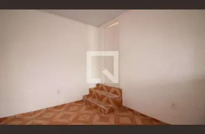 Casa com 2 quartos para alugar na Rua Bispo Eugênio Demazemod, Vila Alpina, São Paulo