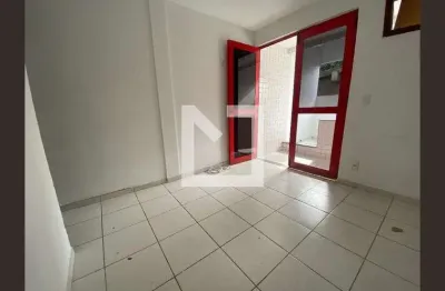 Apartamento para alugar na rua joão bruno lobo, curicica, rio de janeiro por r$ 880