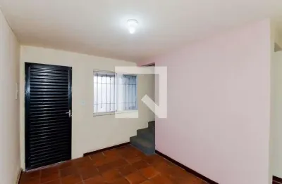 Casa com 2 quartos para alugar na Avenida Papa João Paulo I, Conjunto Inocoop-Bonsucesso, Guarulhos