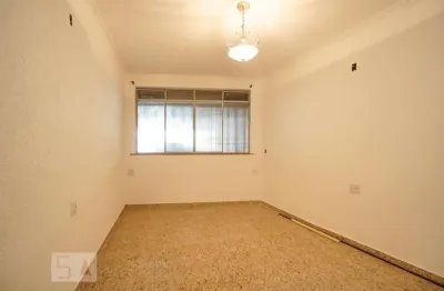 Casa com 3 quartos para alugar na Rua Guaraciaba, Tatuapé, São Paulo