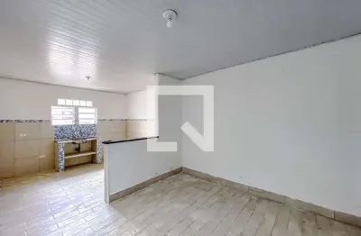 Casa com 2 quartos para alugar na Rua Cipriana Martinez Zonta, Mooca, São Paulo