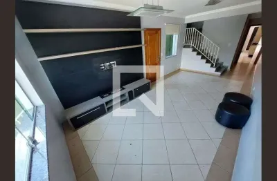 Casa com 4 quartos para alugar na Rua Santa Bibiana, Vila Sônia, São Paulo