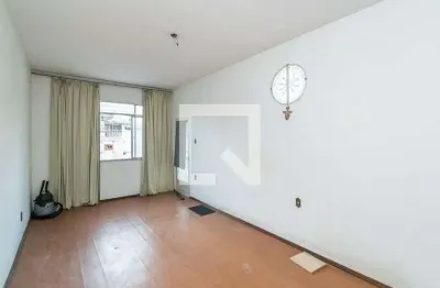 Casa com 2 quartos para alugar na Rua Licínio Barcelos, Irajá, Rio de Janeiro