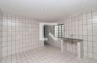 Casa com 2 quartos para alugar na Rua Alonso Peres, Vila Sabrina, São Paulo