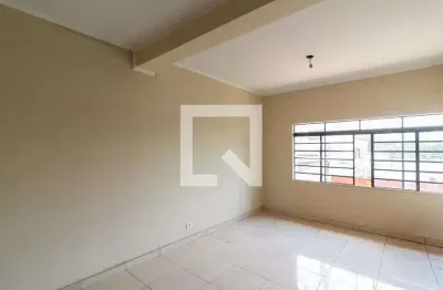 Casa com 3 quartos para alugar na Rua Adília Mercado Madureira, Vila Marari, São Paulo