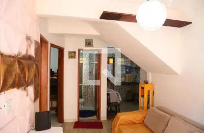 Casa com 2 quartos para alugar na Avenida Ângelo Perino, Balneário Maracanã, Praia Grande