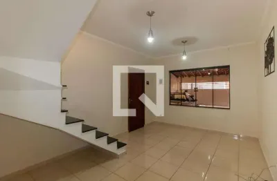Casa com 2 quartos para alugar na Rua Gonçalo de Oliveira, São Rafael, São Paulo
