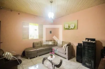 Casa com 3 quartos para alugar na Rua Bacurau, Itaquera, São Paulo