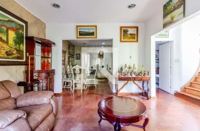 Casa com 3 quartos para alugar na Rua Bernardo da Veiga, Sumaré, São Paulo