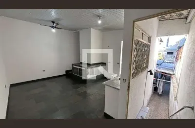 Casa com 1 quarto para alugar na Rua Antônio Francisco Lisboa, Vila Luzita, Santo André