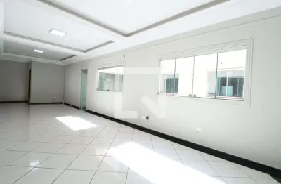 Casa para aluguel - tibery, 4 quartos,  200 m² - uberlândia