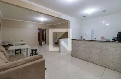 Casa com 3 quartos para alugar na Rua João Martins da Cruz, Votupoca, Barueri