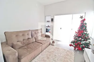 Casa com 3 quartos para alugar na Avenida África, Tibery, Uberlândia