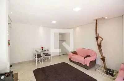 Casa com 2 quartos para alugar na Rua Geraldo Orozimbo, Trevo, Belo Horizonte