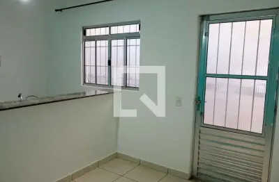 Casa com 2 quartos para alugar na Rua Ganymédes José, Santa Maria, Osasco
