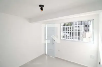 Casa com 3 quartos para alugar na Avenida Leôncio de Magalhães, Água Fria, São Paulo