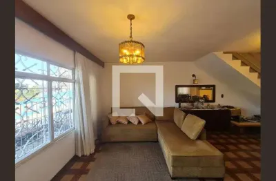 Casa com 3 quartos para alugar na Rua Celso, Centro, Guarulhos