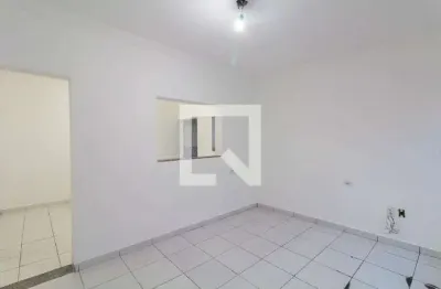 Casa com 2 quartos para alugar na Rua Professor Leonídio Allegretti, Itaquera, São Paulo