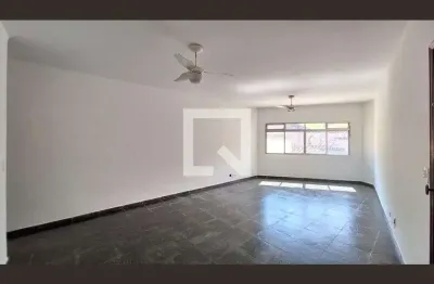 Casa com 2 quartos para alugar na Rua Bica de Pedra, Vila Romana, São Paulo
