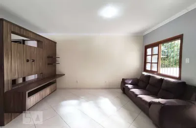 Casa com 2 quartos para alugar na Rua José João de Medeiros, São José, Canoas