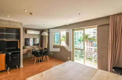Apartamento para alugar na avenida malibu, barra da tijuca, rio de janeiro por r$ 2.800