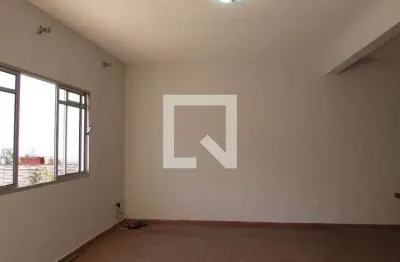 Casa com 2 quartos para alugar na Rua Lourenço Prado, Butantã, São Paulo