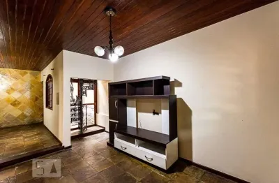 Casa com 4 quartos para alugar na Rua Doutor Genserico Ribeiro, São Lourenço, Niterói