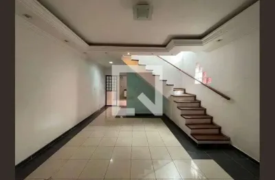 Casa com 4 quartos para alugar na Rua Emil Bohn, Parque Ipê, São Paulo